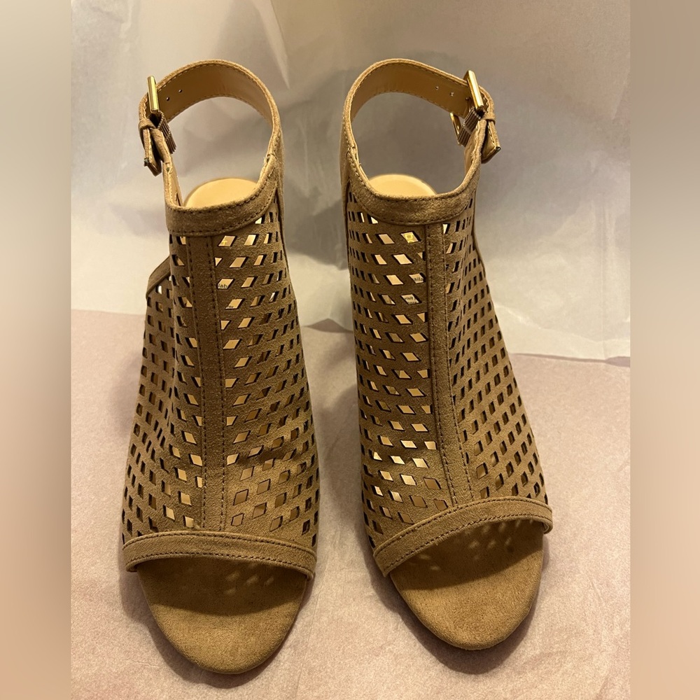 Liz Claiborne Gemma